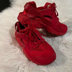 Nike Triple red Huarache kids sz 3y  704949-800